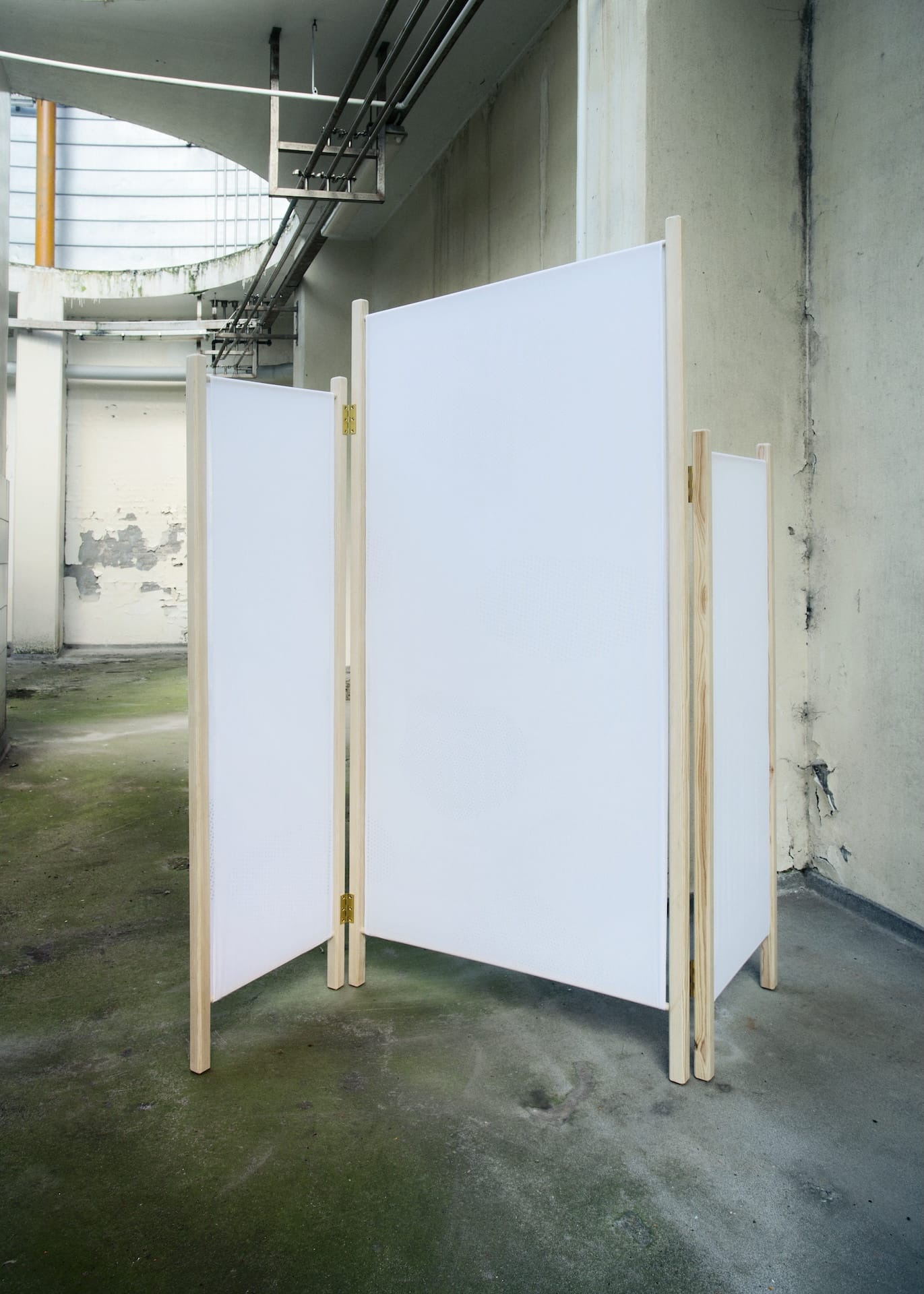 12_Nina&Julie__MellemLinjerne__Lodret